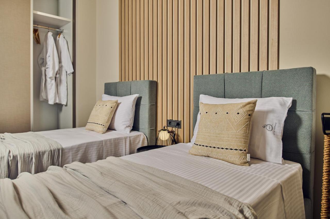 Althea Lavish Estate - Villa & Suite ไซคิย์นธอสทาวน์ ภายนอก รูปภาพ