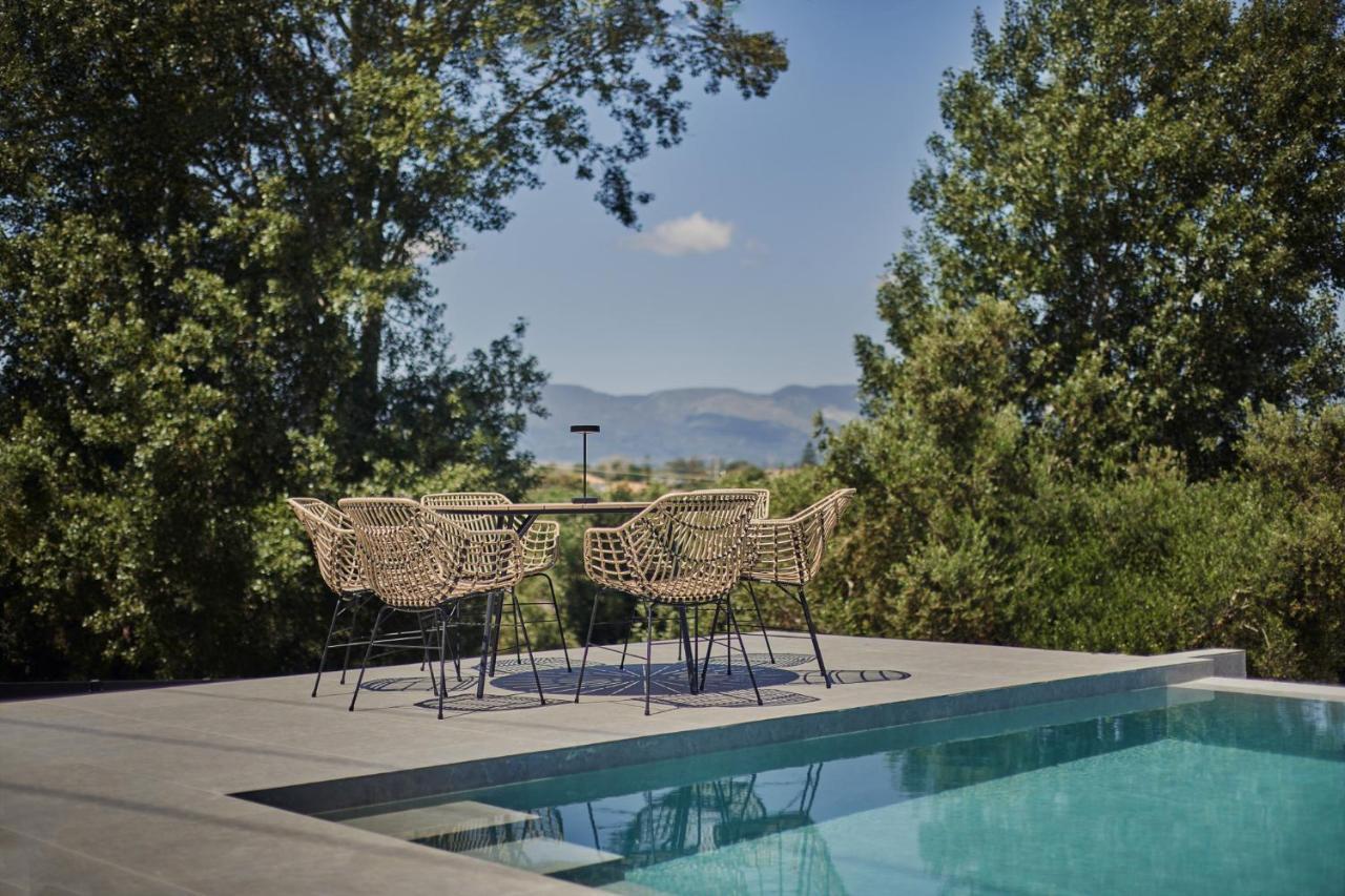 Althea Lavish Estate - Villa & Suite ไซคิย์นธอสทาวน์ ภายนอก รูปภาพ