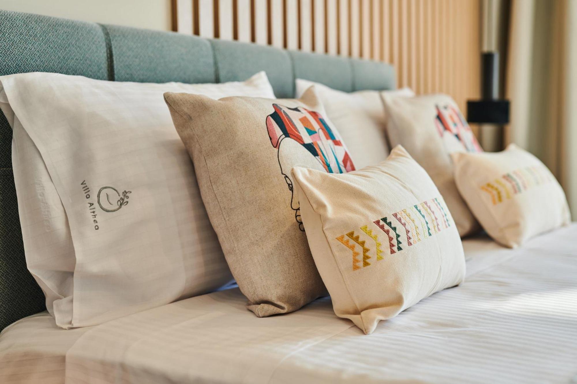 Althea Lavish Estate - Villa & Suite ไซคิย์นธอสทาวน์ ภายนอก รูปภาพ