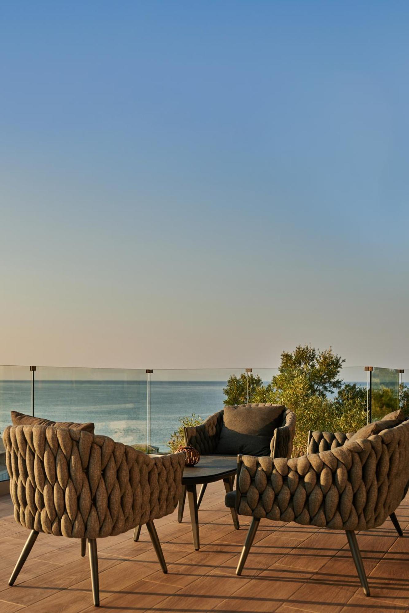 Althea Lavish Estate - Villa & Suite ไซคิย์นธอสทาวน์ ภายนอก รูปภาพ